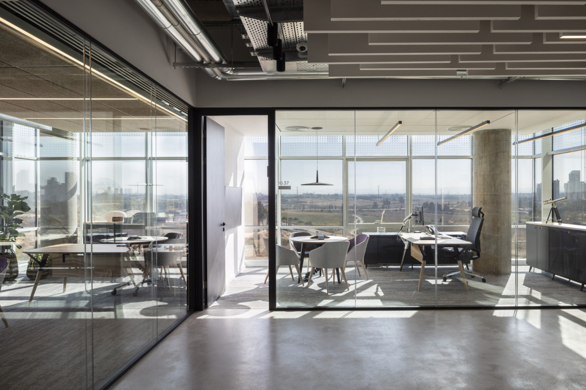 自然材料打造温馨跨国办公空间-20