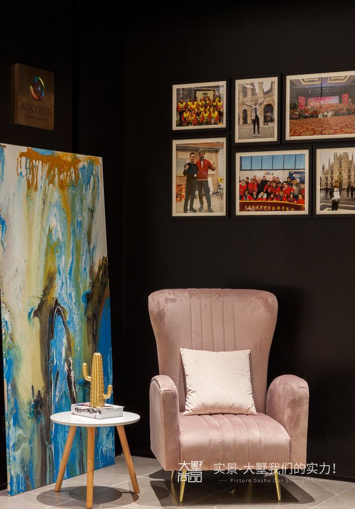 单色涂料打造的艺术空间-56