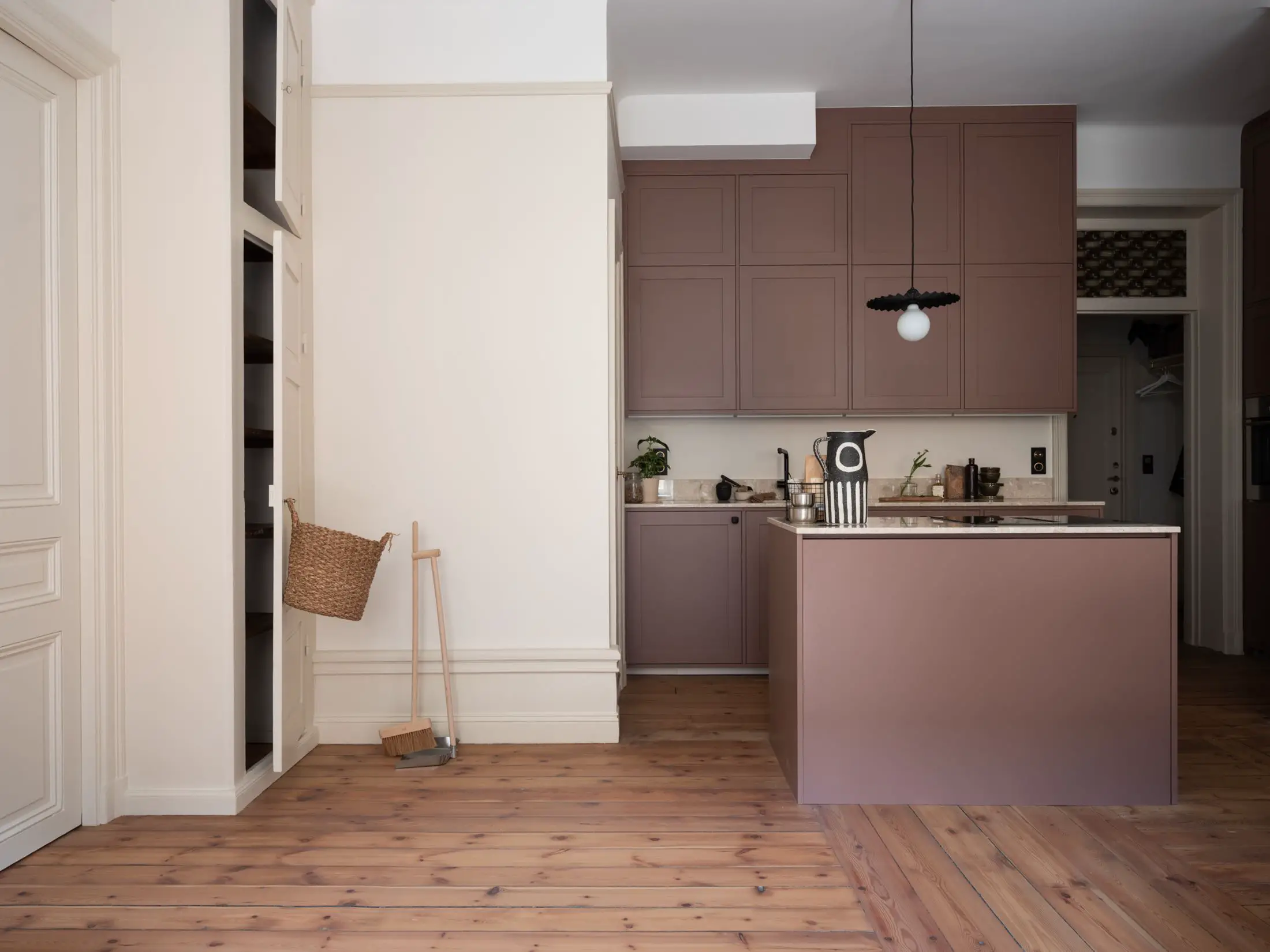 瑞典 53m2 粉色厨房公寓 | 温馨与复古的完美融合-1