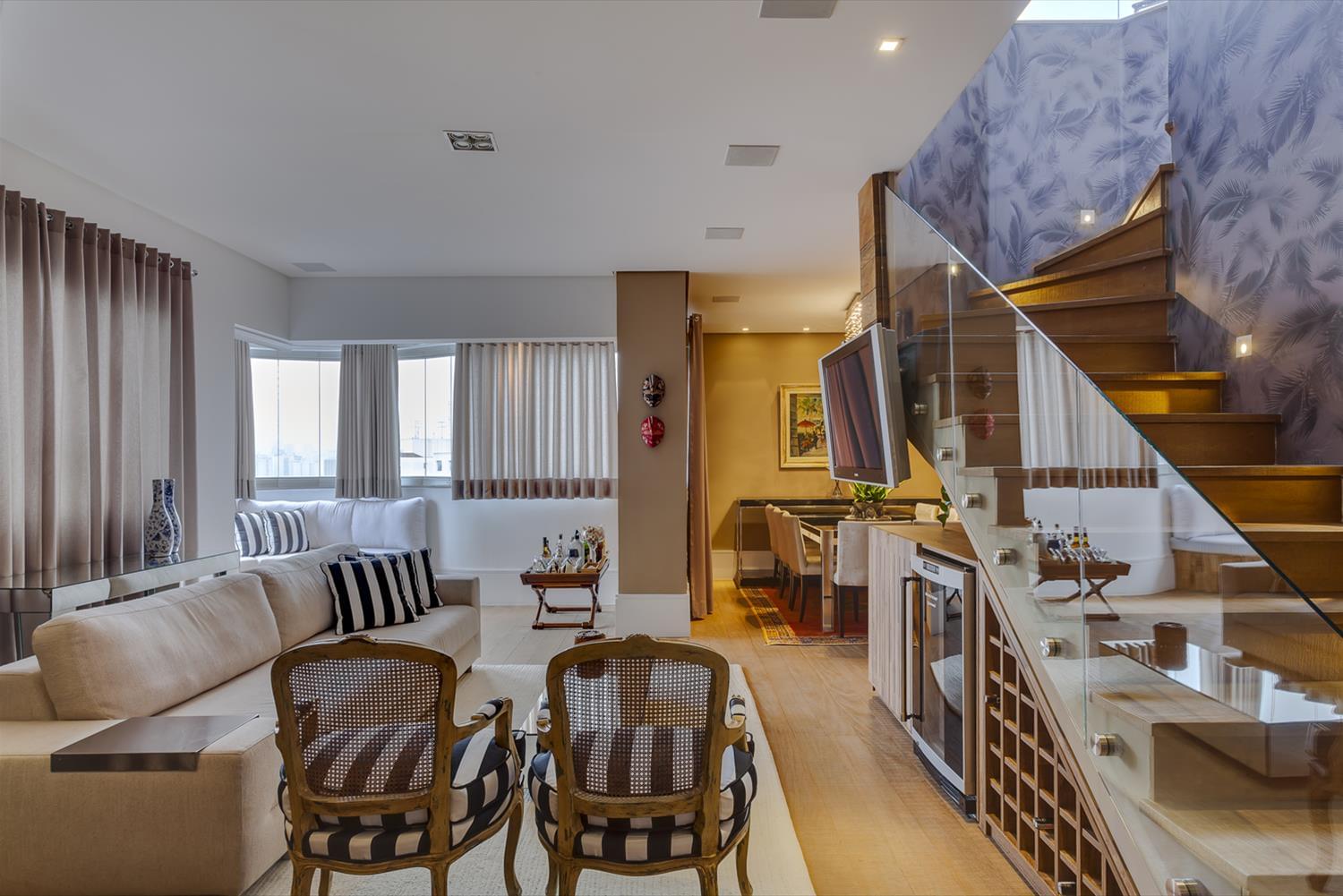 巴西圣保罗 350 平米现代公寓,木质与玻璃的精致细节-1