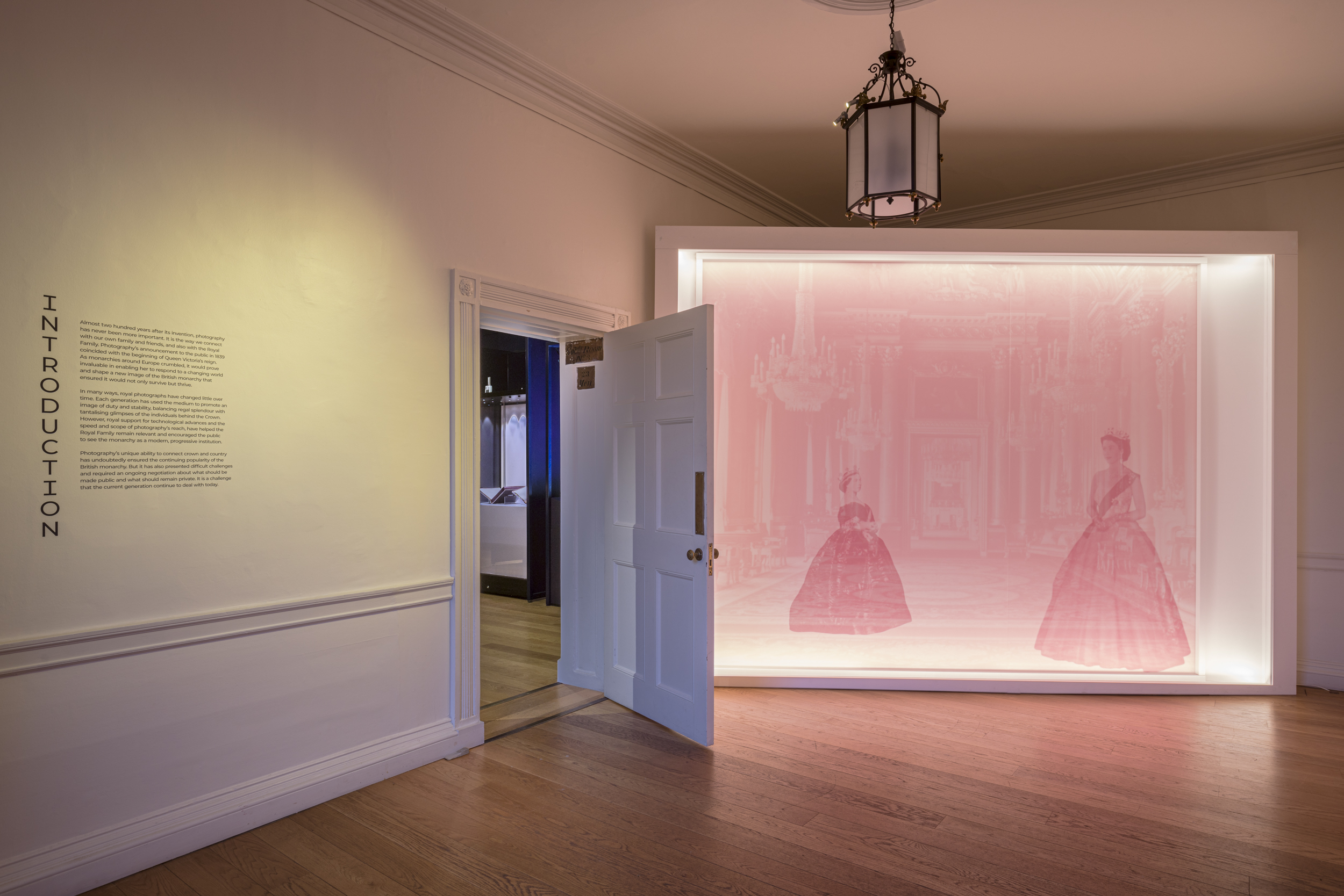 伦敦肯辛顿宫摄影艺术展丨英国伦敦丨Nissen Richards Studio-24