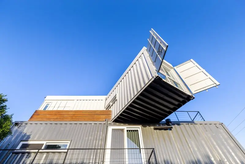 巴西集装箱住宅 | 木质设计打造温馨家居-18