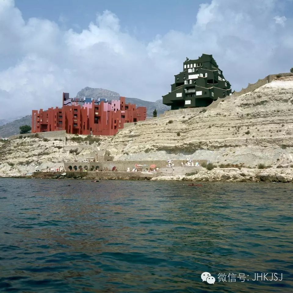 好魔幻！红蓝协奏曲——西班牙公寓设计-8