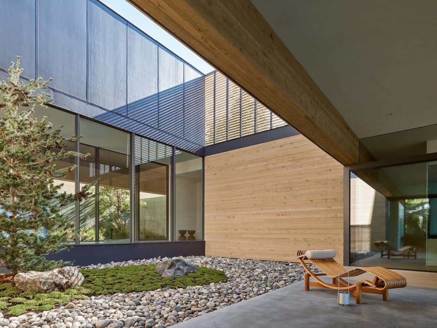 An amazing luxury house overlooking the sea in West Vancouver Canada-10