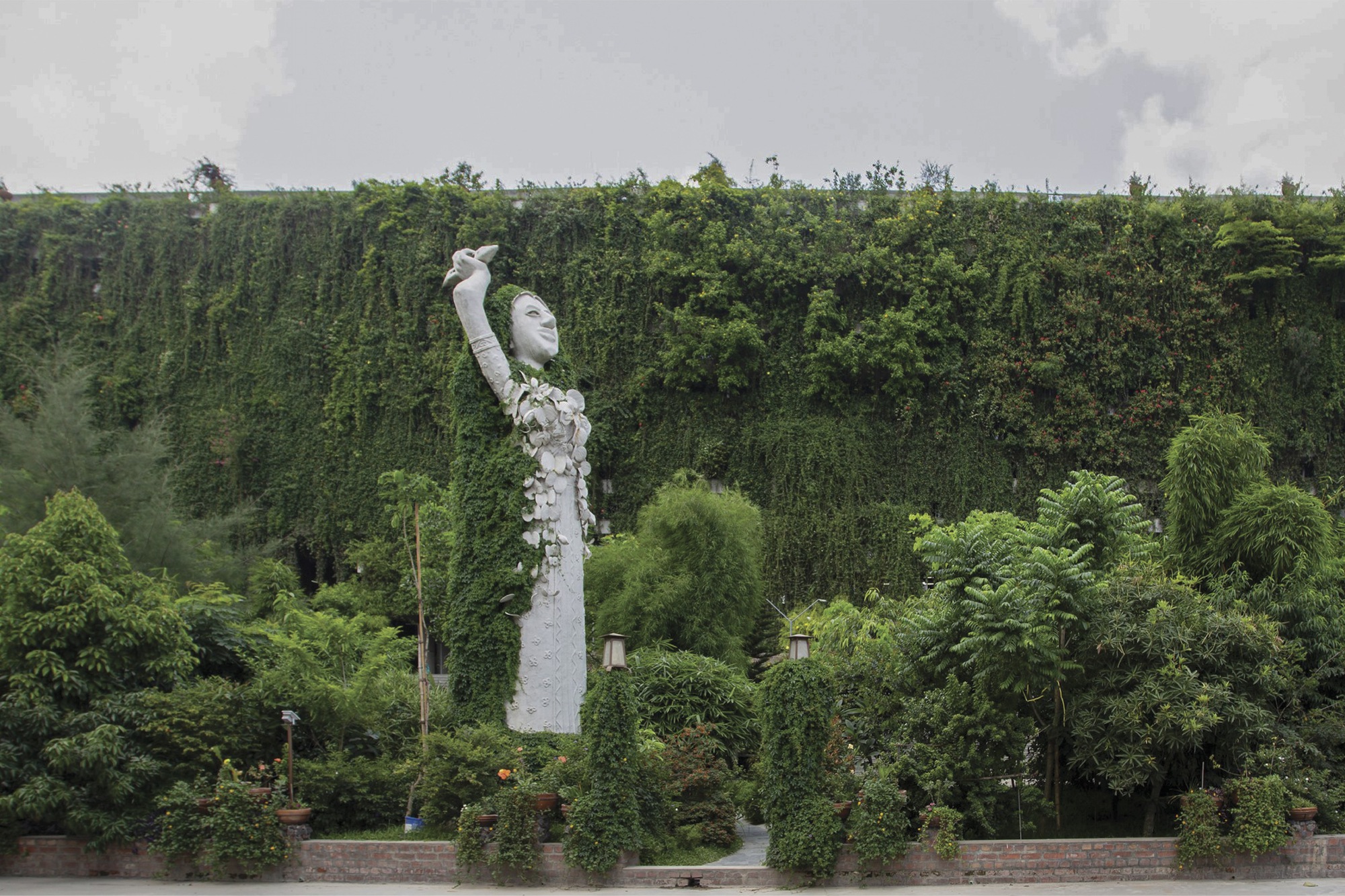 Green Field of Karupannya Rangpur Factory / Nakshabid Architects-46