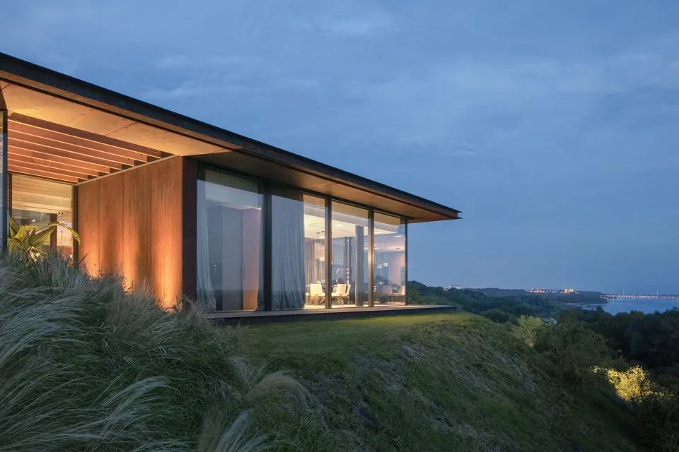 坡上住宅：草地上的钢铁沟壑-100