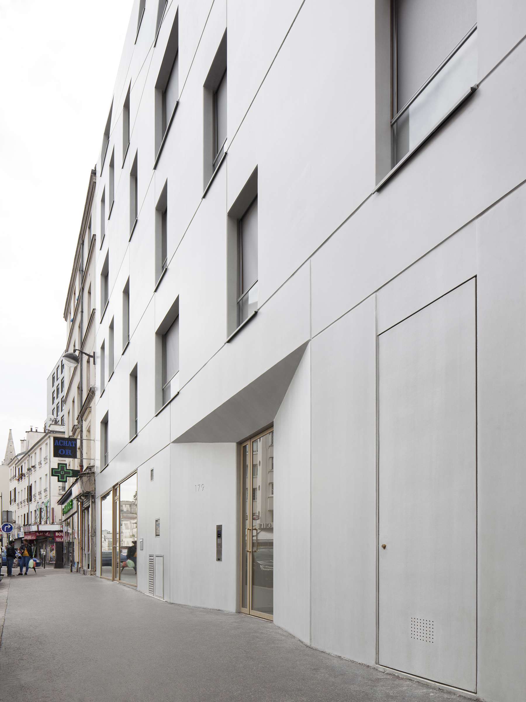 14 housing units 1 retail space rue saint maur paris 10-24