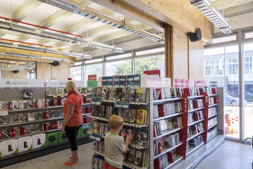 理查德斯图尔特大街的大盒子零售空间-16