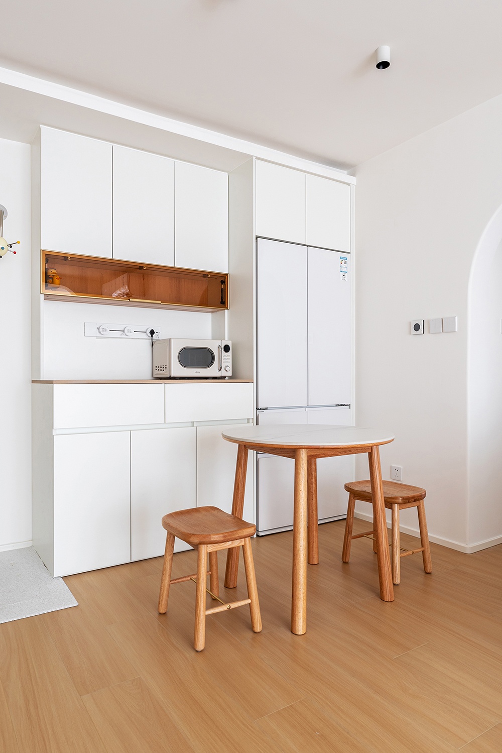 奶油原木一落地，温馨色调+耐用质感，放大30㎡的效果就有了~-31