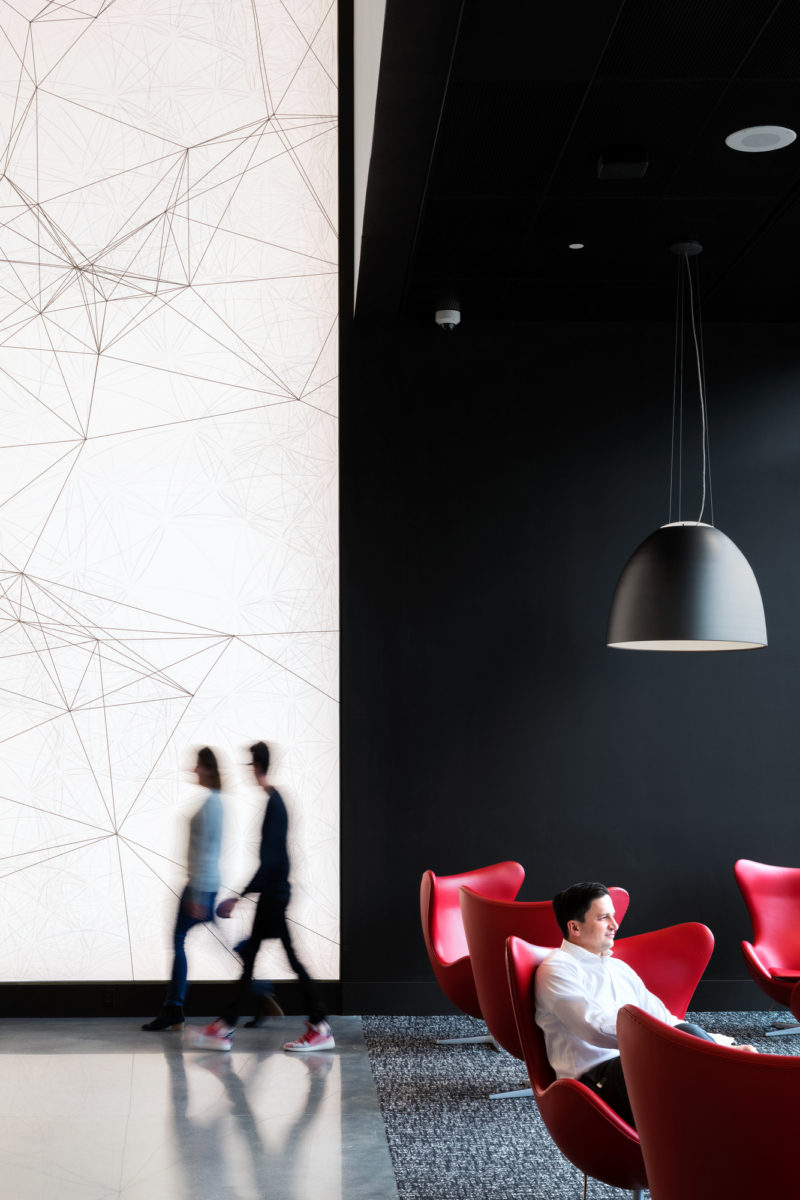 HDR 总部-- 奥马哈，现代设计美学打造混合办公空间-11