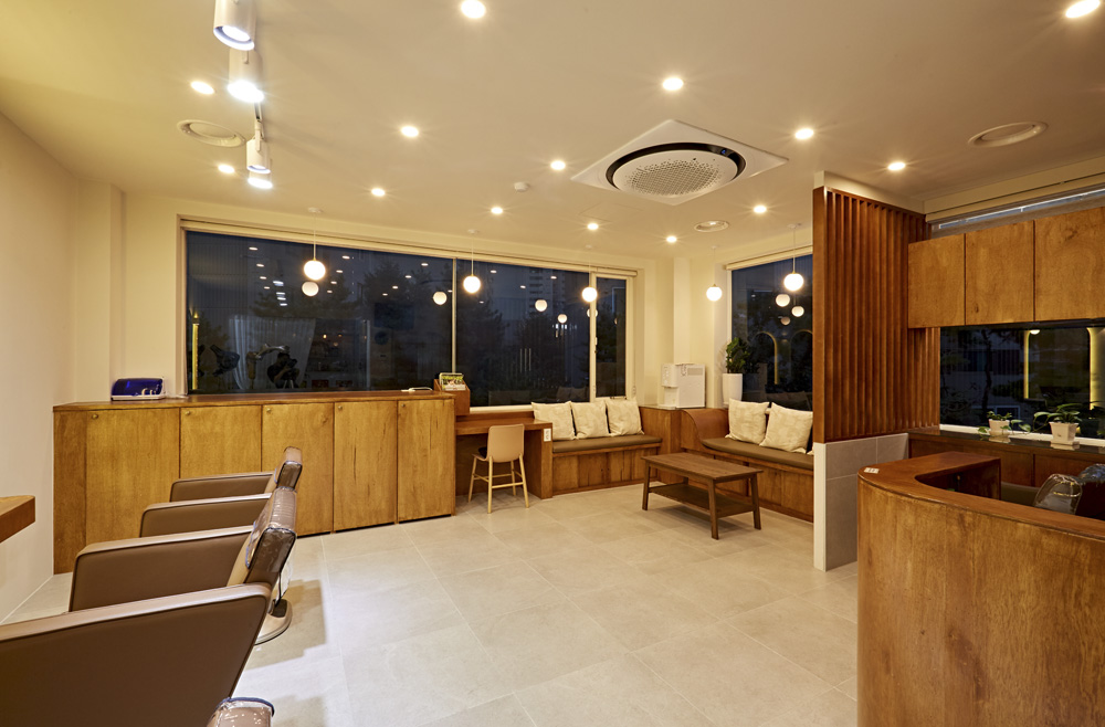 照明点缀的 10 坪个性美妆空间-2