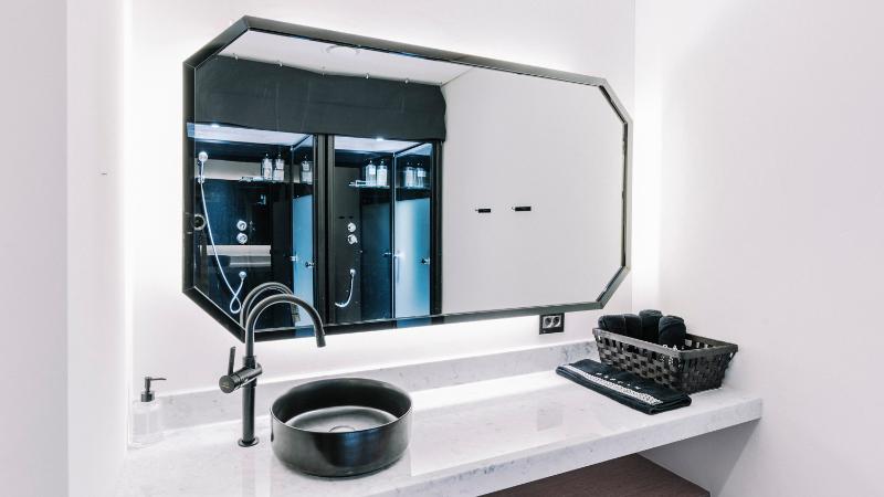 简约 80 平米健身中心，黑白风格打造舒适空间-8