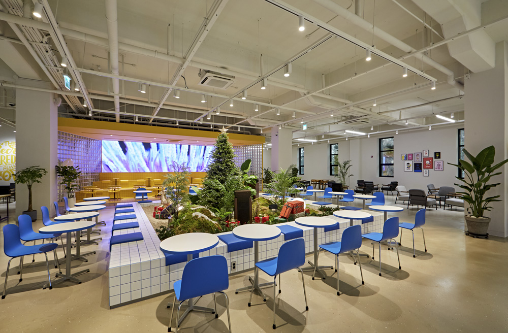 炫彩 GG 咖啡厅 | 视觉冲击与空间利用的完美结合-9