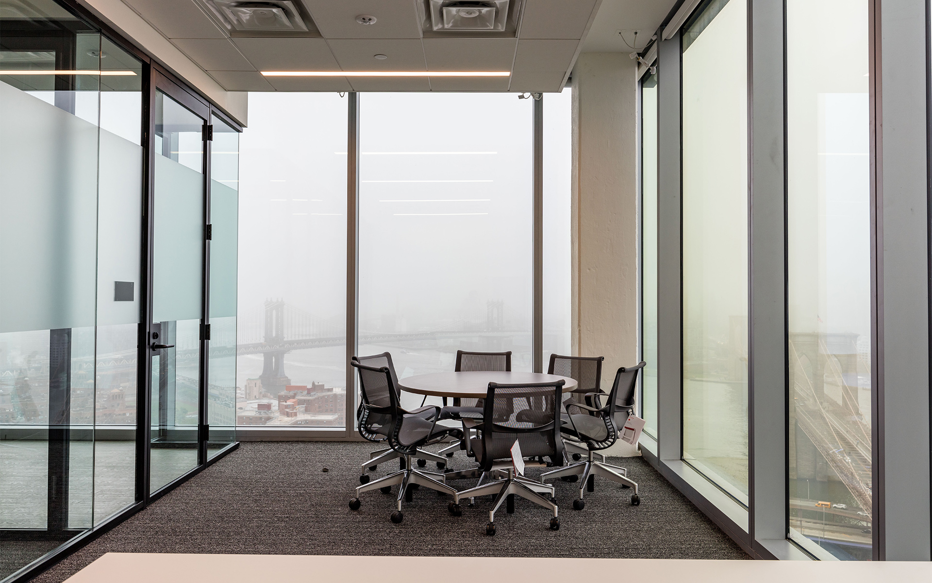 "DSNY Tenant Fit-out - 375 Pearl Street | 大型办公空间设计典范"-8