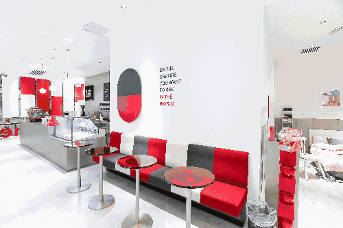 “流量收割机”，开了全球首家线下体验店-60