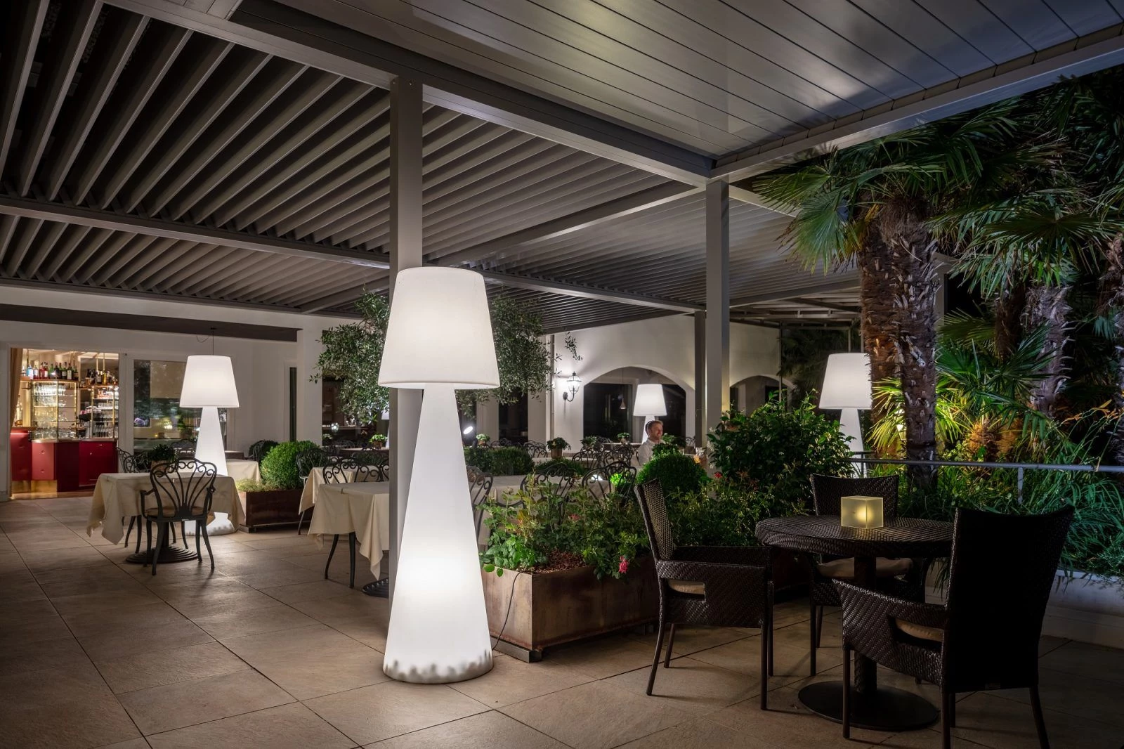 意大利古堡酒店的现代绿意空间-13