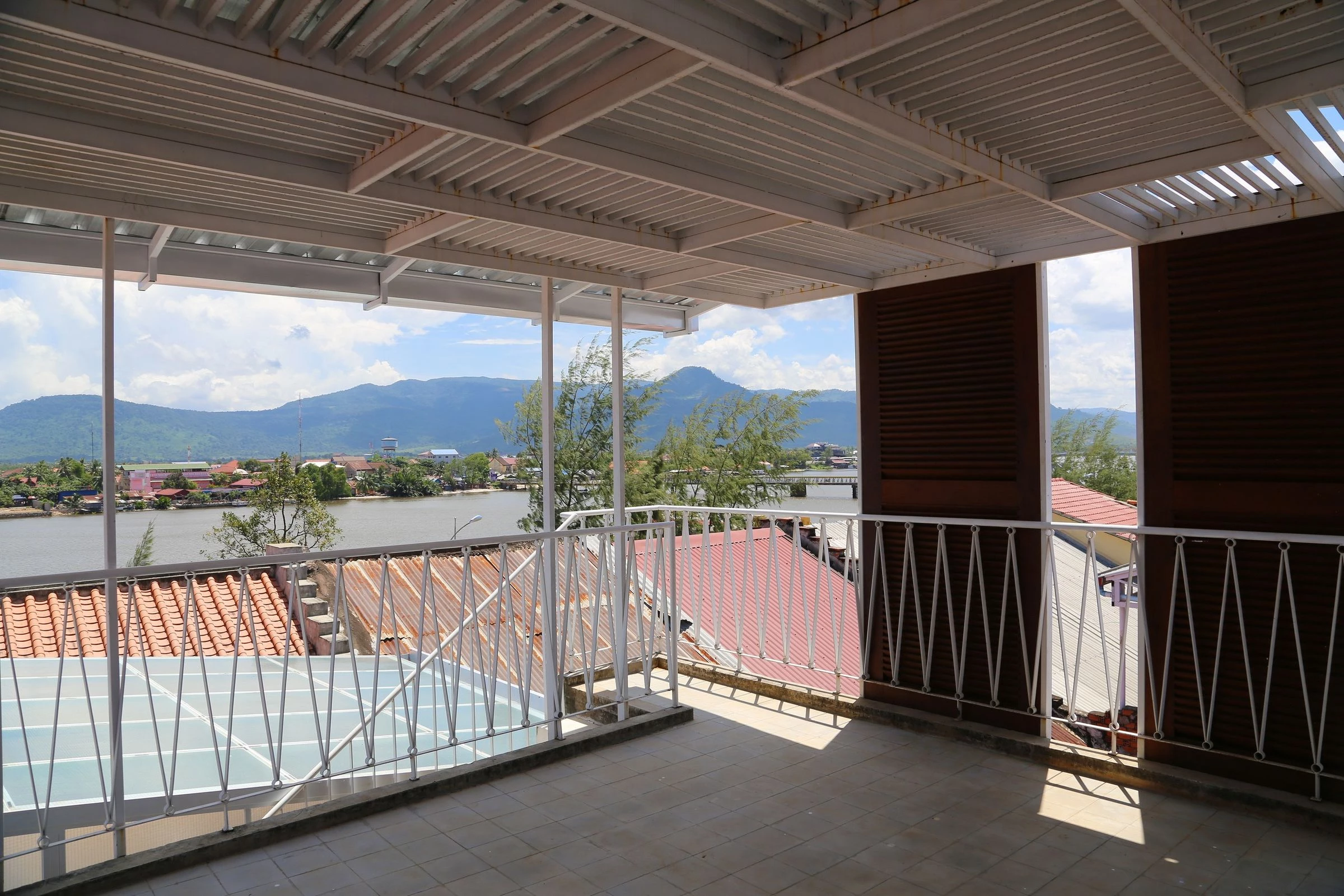 融合传统与当代的柬埔寨 Kampot 老店屋改造-25