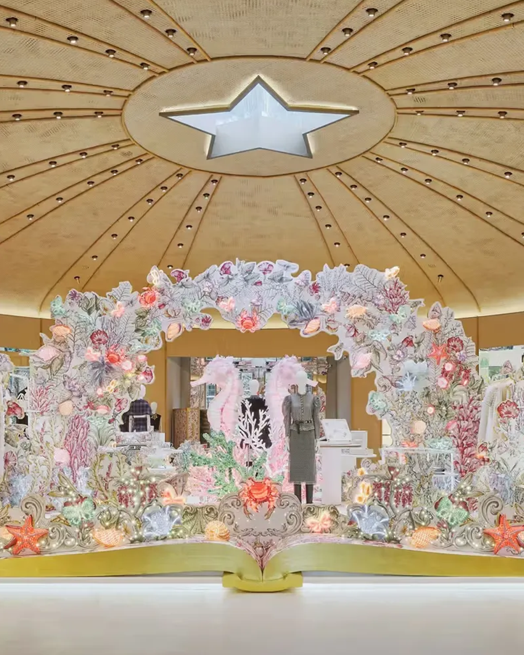 Dior 快闪店「黄金屋」丨泰国曼谷丨Dior 视觉营销创意总监 Luca Albero-39