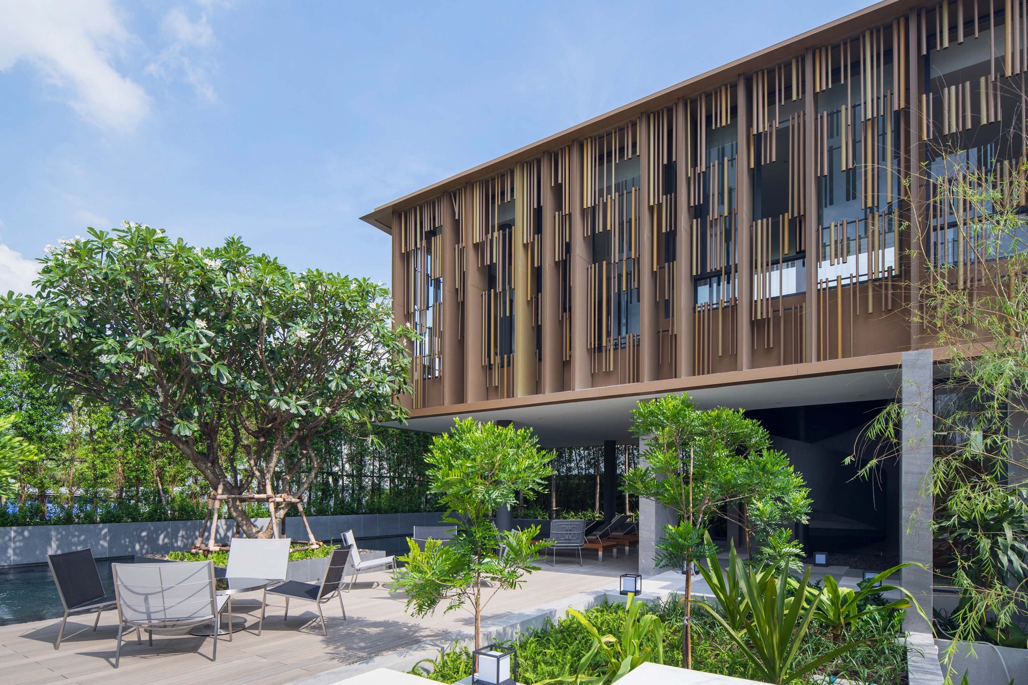 Courtyard Pattanakarn Residence / baan puripuri-11