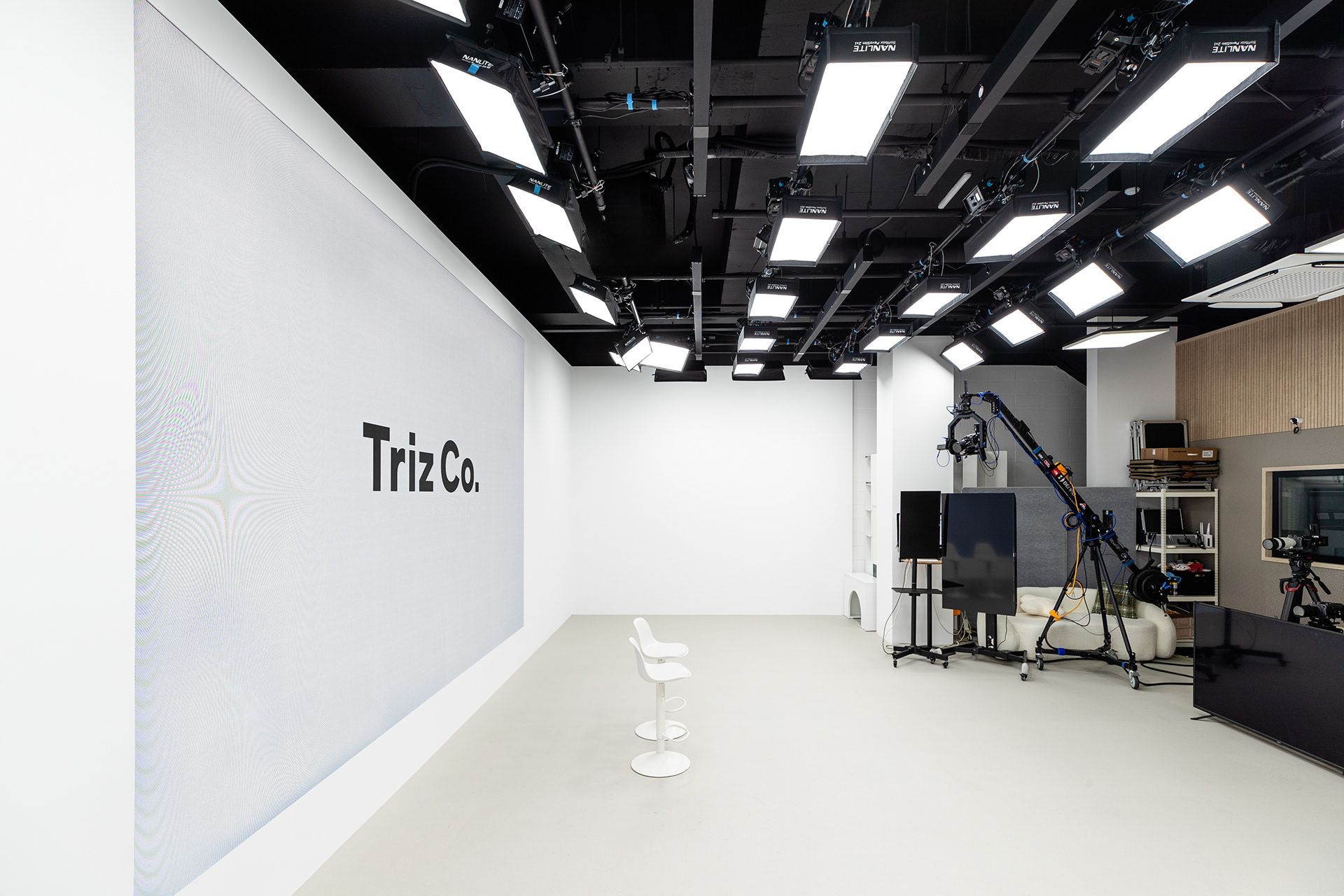 特里兹共创直播工作室（注：Triz可能是特定名称，音译为特里兹 ；co·推测为co-create（共创）的简写） 丨韩国首尔-9