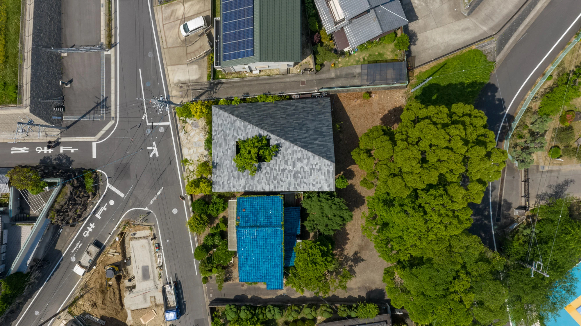 石头缝里的生机 · 大地之家的绿色创新设计-1