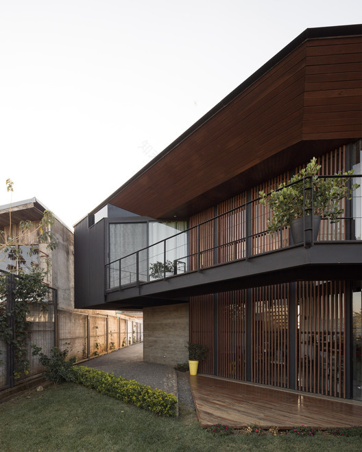 中央之屋 · 融入城市景观的简约现代住宅-12