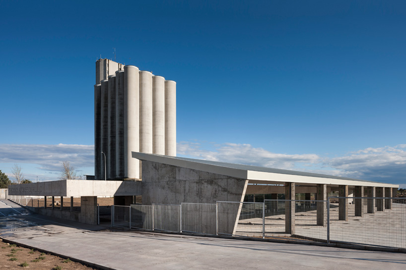 西班牙卡克斯地区全新混凝土汽车站丨Isabel Amores,Modesto García-0