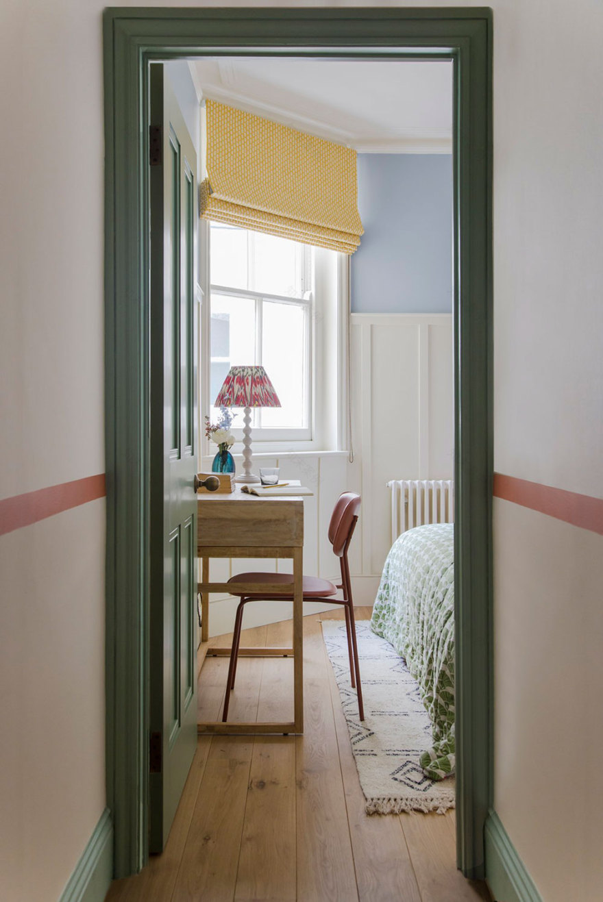 伦敦 19 世纪历史建筑公寓的彩色活力改造-14