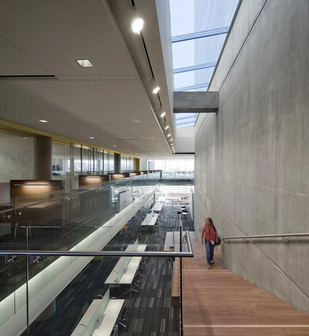 沙漠峡谷中的健康科学教育大楼丨CO Architects-39