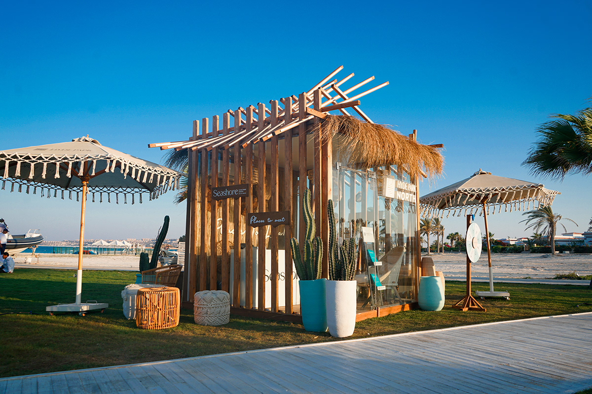 海边草屋美陈  超有氛围的户外露营网红打卡地展陈设计-6