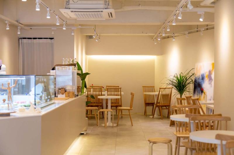 明亮简约的 24 平米咖啡厅设计-6