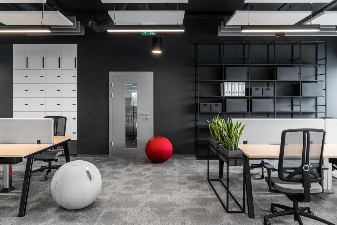 波兰 HAMA 办公室红色与黑色现代设计丨ELM PROJEKT STUDIO-16