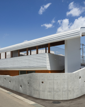 Tesoro Nursery School / Aisaka Architects’ Atelier