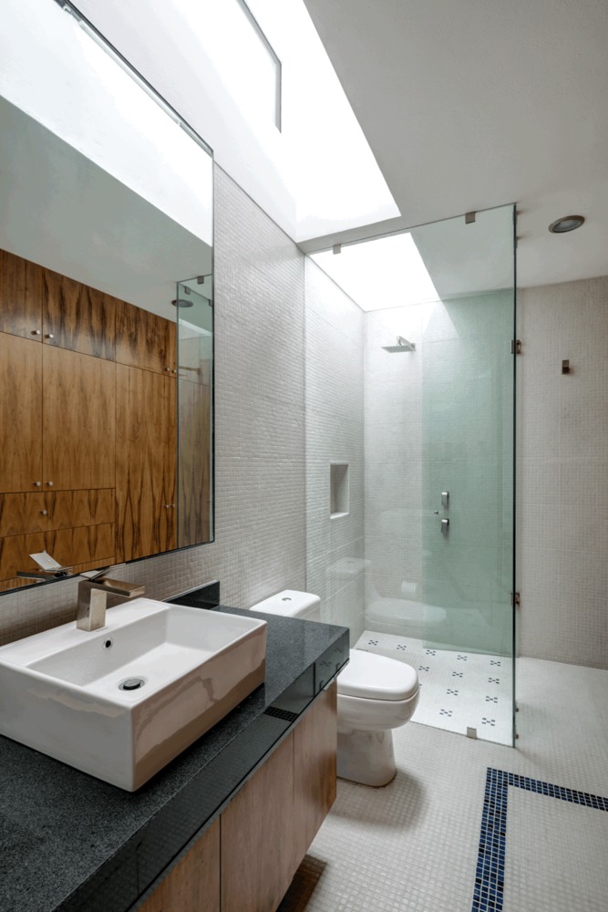 墨西哥 O 住宅 | 双高空间与橡树共生的设计艺术-21