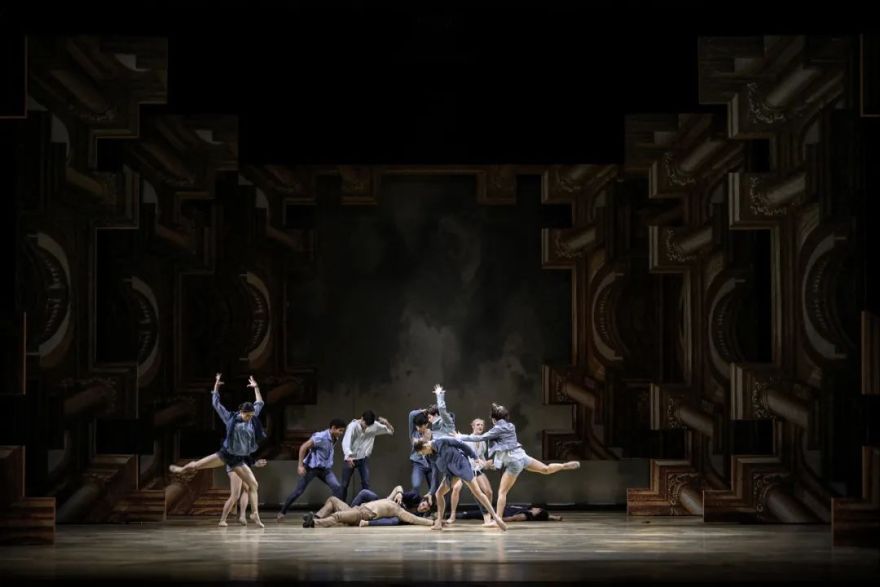 舞台魔法师 | 塞巴斯蒂安·汉纳克的震撼空间美学-63