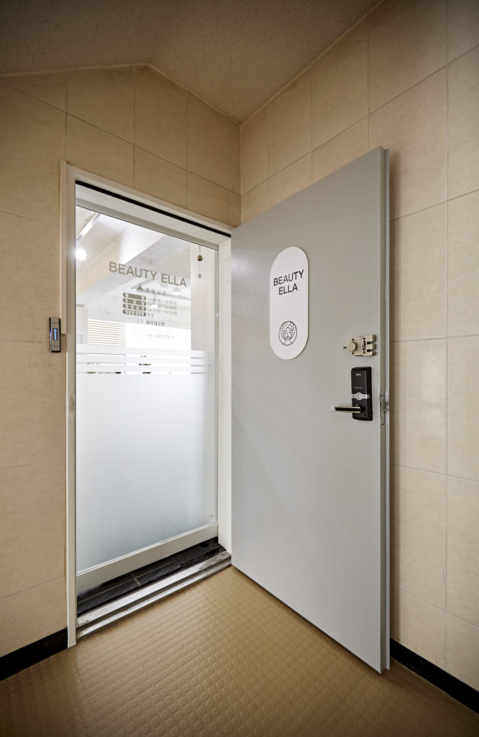 25 平米皮肤诊所的极简设计魅力-15