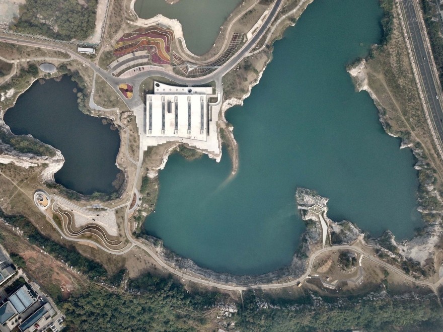 无锡清龙山公园多功能厅 · 矿坑奇迹与自然的和谐共生-13