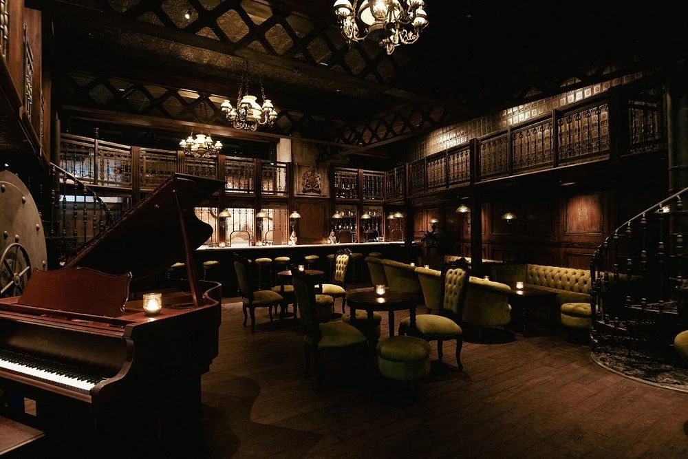 Maggie Choos 酒吧丨中国香港丨Ashley Sutton-11