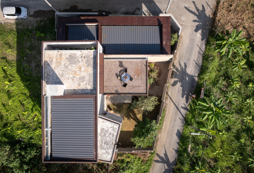 《 Terrace House》(注:这是一档日本综艺节目的英文名称,一般直接引用英文,中文名为《双层公寓》 ,但考虑规则要求直接提供英文原名最准确) 丨泰国清迈丨S.O.S Architects-16