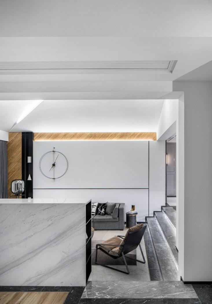 异形屋顶下的现代生活空间-26