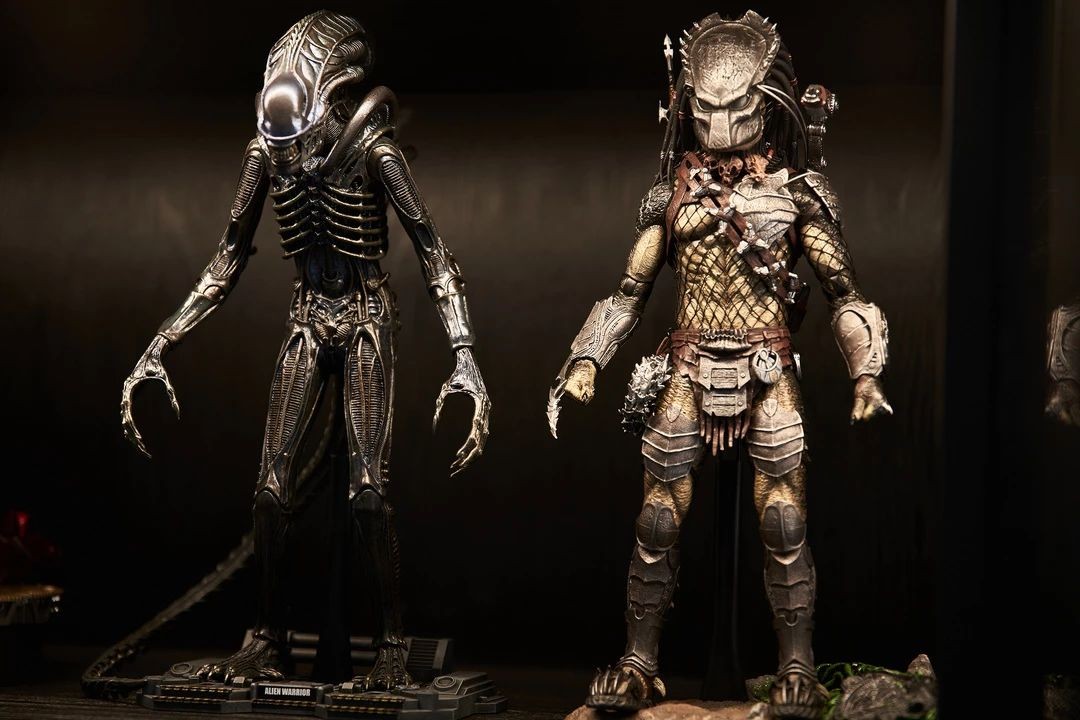 手办迷的现代简约之家 | 悬空背景展柜，红橡实木家具-31