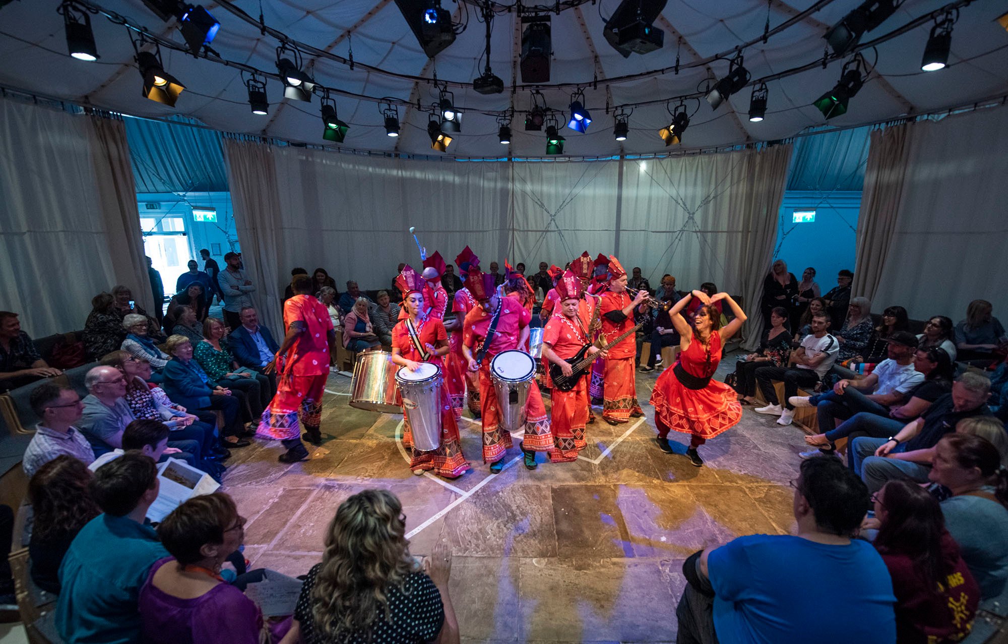 巢穴；兽穴（注：The Den常见含义为巢穴；兽穴，但它在不同语境可能有不同含义，如小房间；私室 等，若有具体语境可提供以便更精准翻译） 丨英国曼彻斯特丨Haworth Tompkins-15