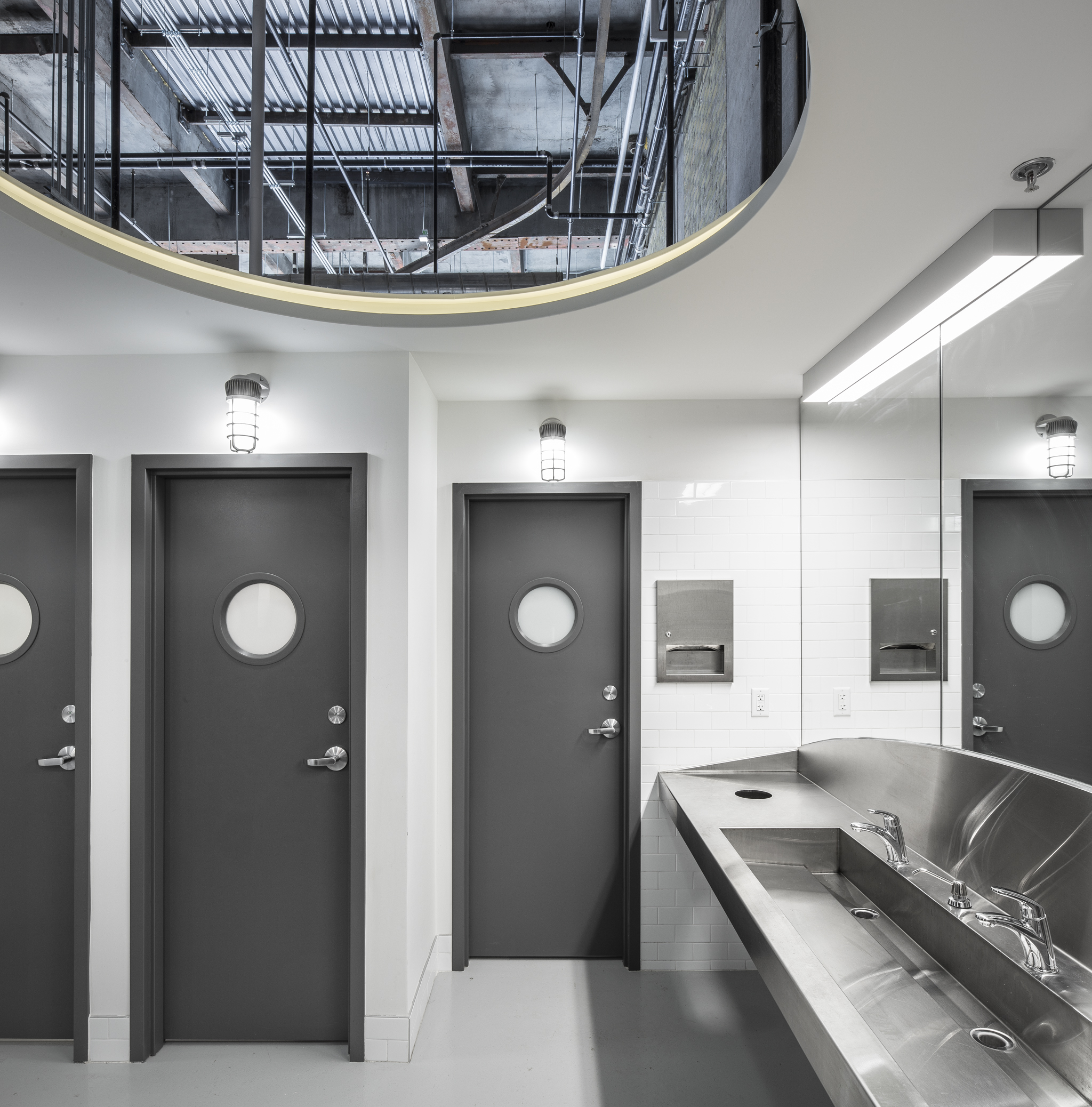 历史建筑中的现代酿酒厂-12