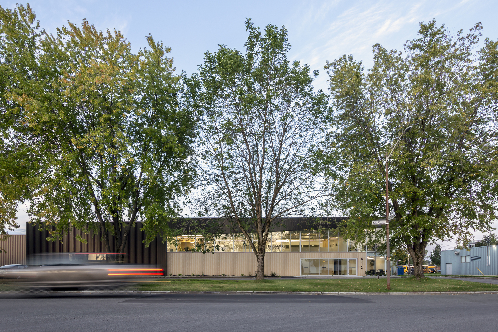 Les Éditions Passe-Temps Offices / Quinzhee Architecture-34