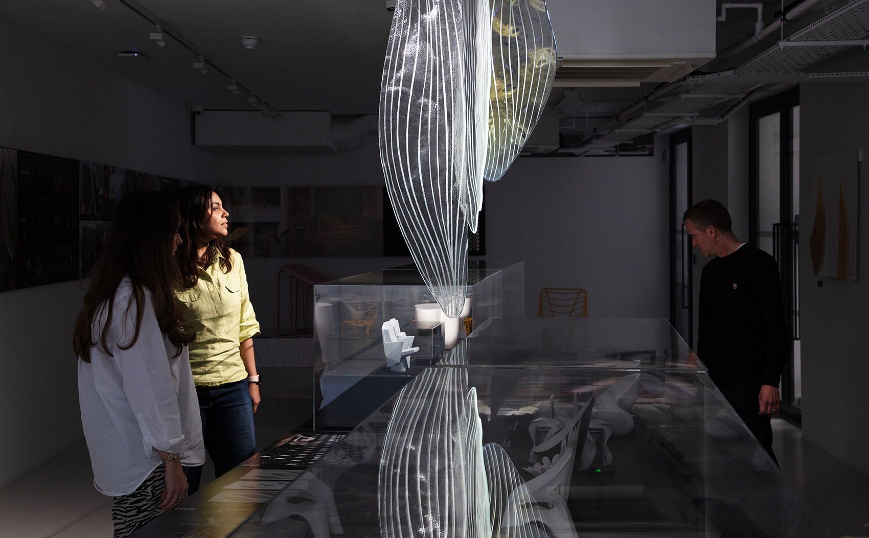 “形式塑造功能”家具设计展丨英国伦敦丨Zaha Hadid Architects（扎哈·哈迪德建筑事务所）-4