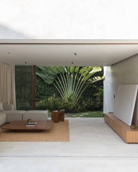 由于UMAH MAJEGAU不是常见的通用语言词汇，难以明确其准确含义，无法给出准确翻译 丨印度尼西亚巴厘