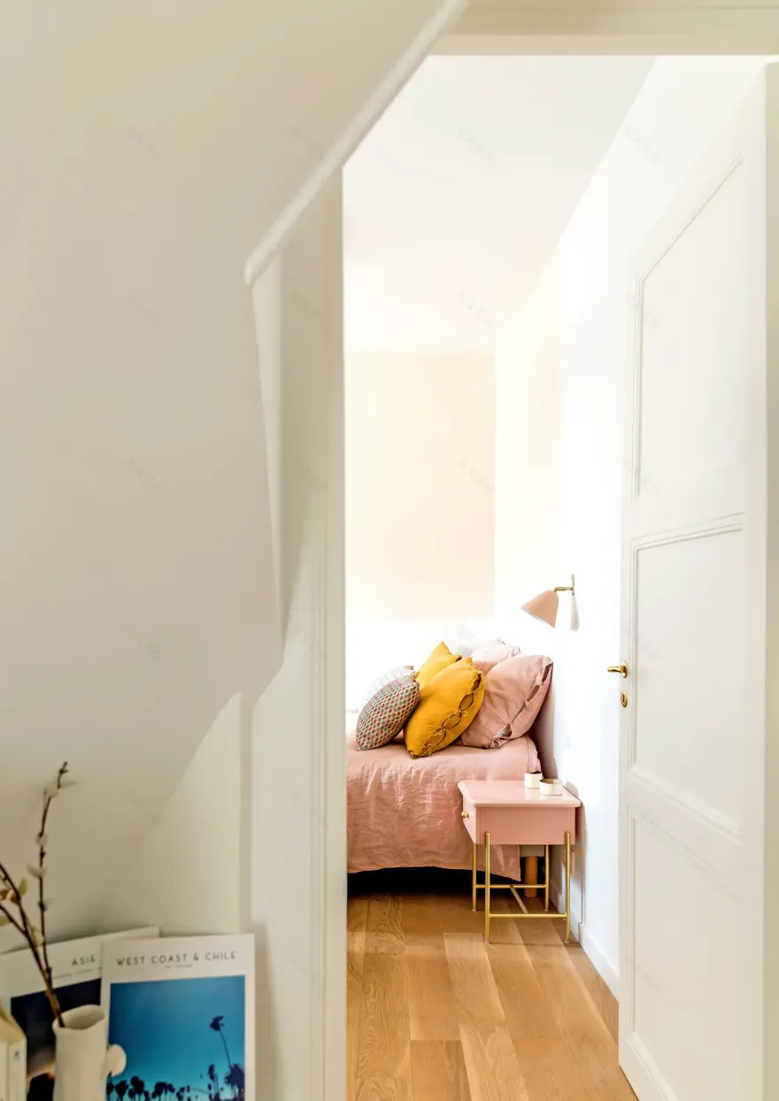 巴黎 30m2 多彩小户型公寓设计-13