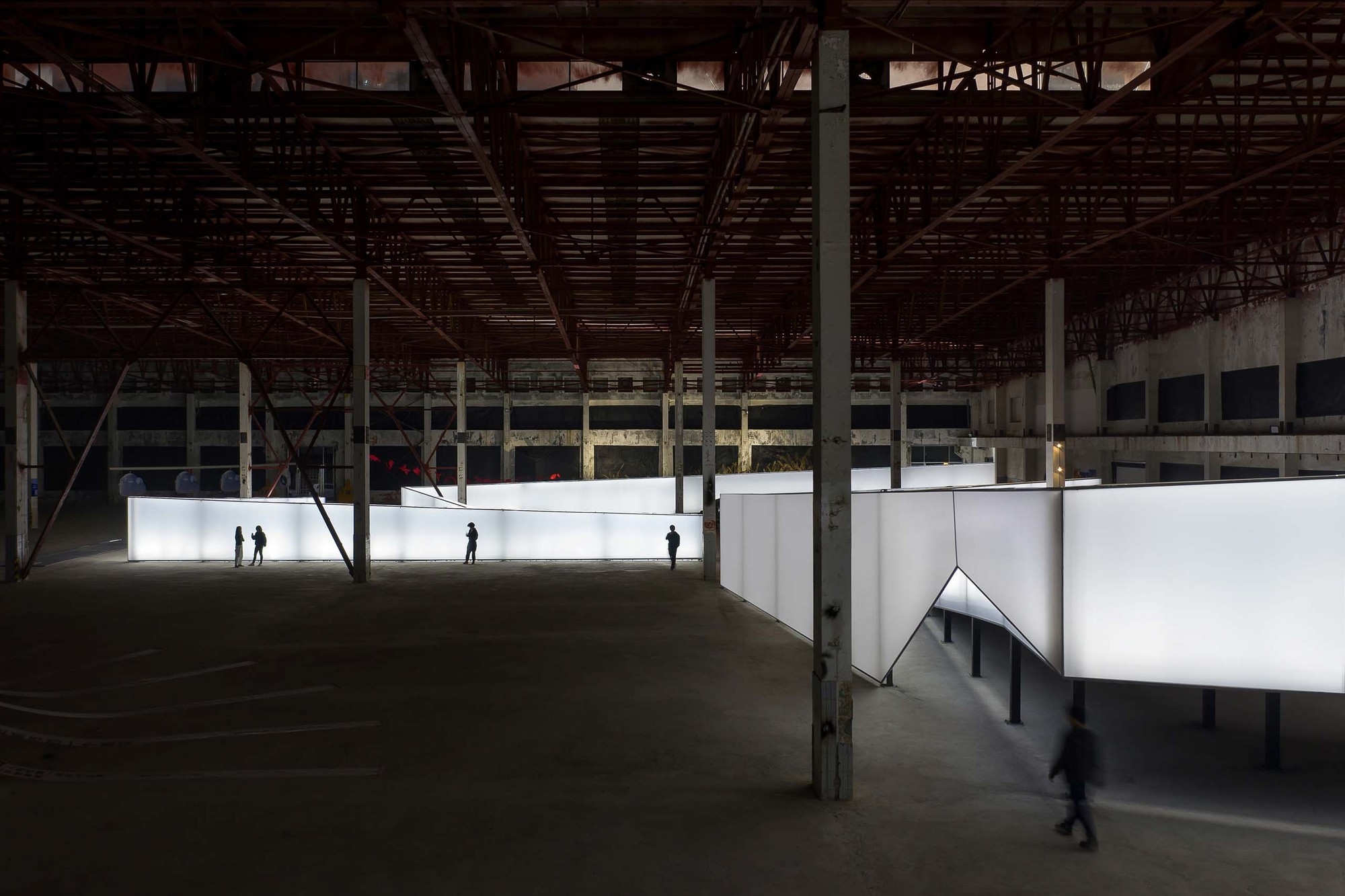 Folded TIME-LIGHT-LINE Installation / ATELIER XI-34