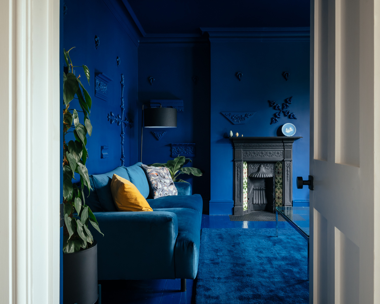 色彩斑斓的“山景房” · 英国伦敦的现代家庭住宅设计丨CAN-40