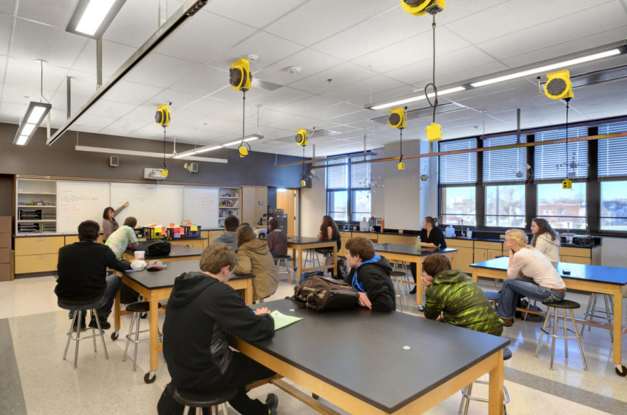 Wyoming 中学百年老校翻新,21 世纪学习环境助力学生成长-25